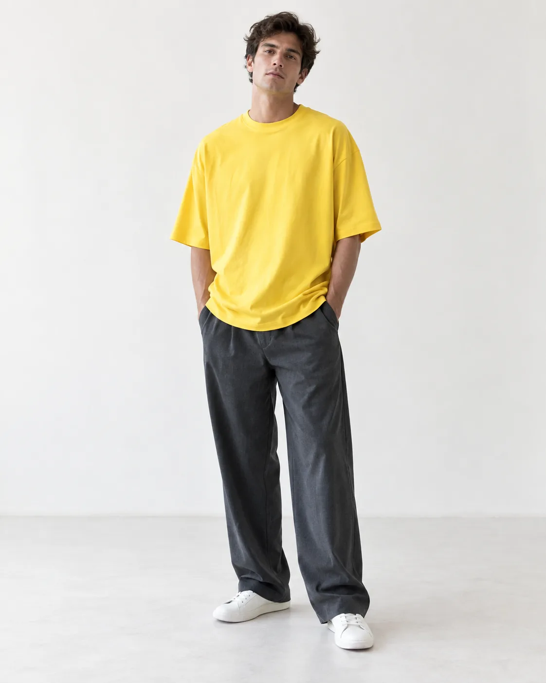 Иллюстративный образ: жёлтая футболка oversize